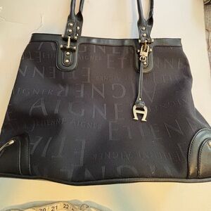 ETIENNE AIGNER WOMEN’S BLACK TOTE
FABRIC AND FAUX LEATHER ELEGANT AND CHIC